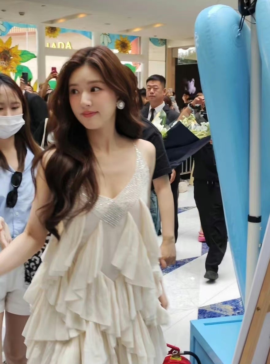 洪小玲什么脸型 洪小玲什么脸型好看