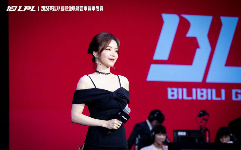 吴邪和张起灵是谁